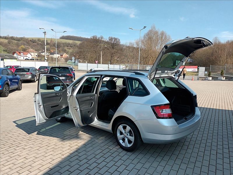 Škoda Fabia 1,2 TSI,66KW,DIGIKLIMA,TEMPOMA - fotka 10 z 36