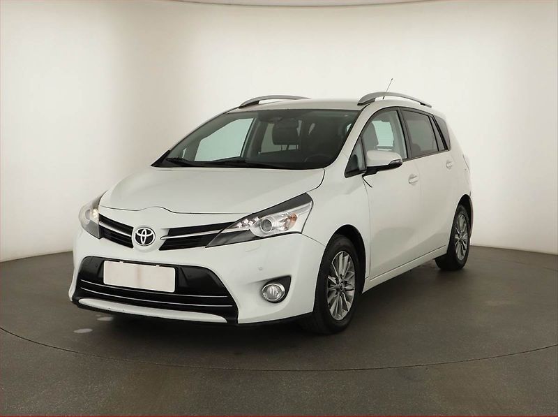 Toyota Verso (2017) 1.6 D-4D, 7 míst, Navi, Xenony - fotka 2 z 16