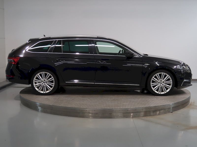 Škoda Superb (2020) LAURIN&KLEMENT 2.0TDI 140KW DS - fotka 8 z 48