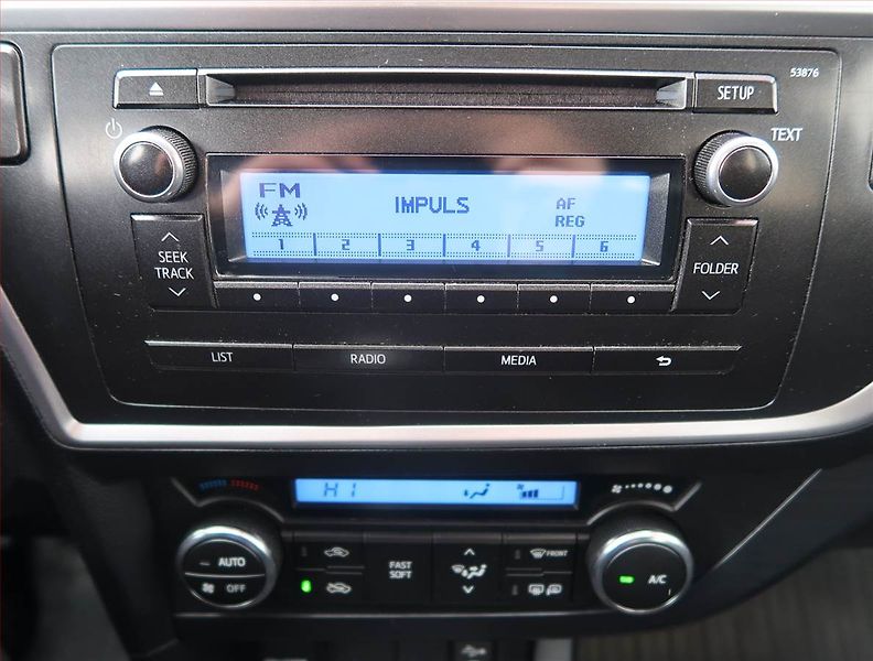 Toyota Auris (2013) 1.3 Dual VVT-i - fotka 12 z 14