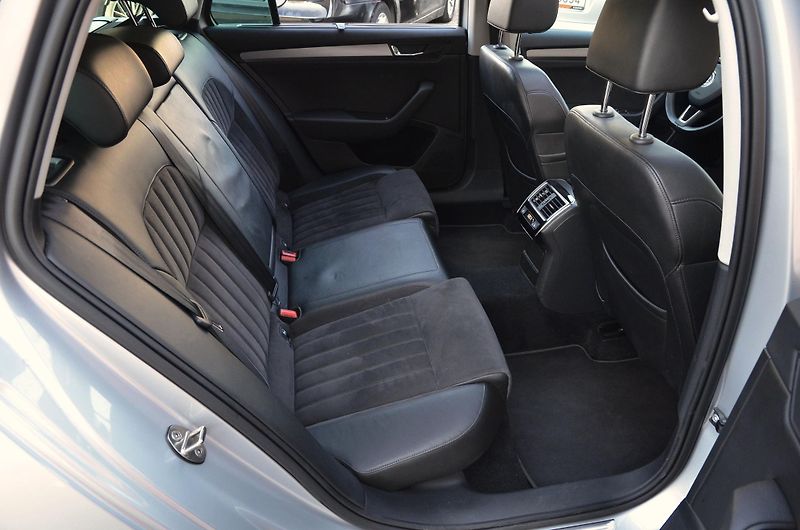 Škoda Superb (2017) 1.8 TSi DSG STYLE / ČR / PANO - fotka 12 z 46