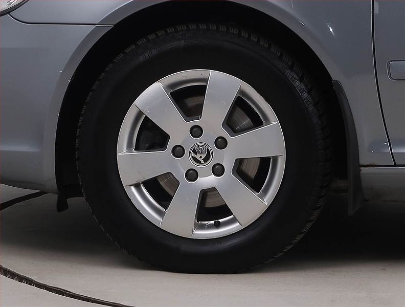Škoda Octavia (2011) 1.6 TDI, Serv.kniha, nová STK - fotka 14 z 15