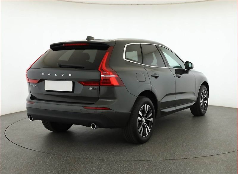 Volvo XC60 (2021) B4 AWD, 4X4,Automat,MHEV,45TKM - fotka 5 z 18