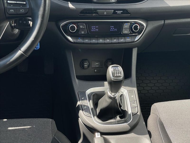 Hyundai i30 1,5 T-GDI Combi Smart - fotka 12 z 22