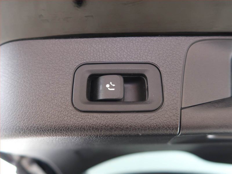 Mercedes-Benz GLB (2021) 250 4MATIC - fotka 28 z 28