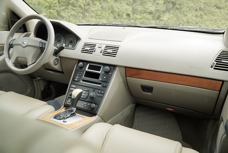 Volvo XC90 2.4 D5 120kw - fotka 22 z 29