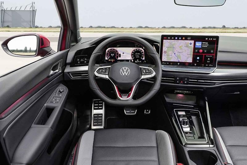 Golf je stále k mání ve verzích kombi, hatchback i GTI