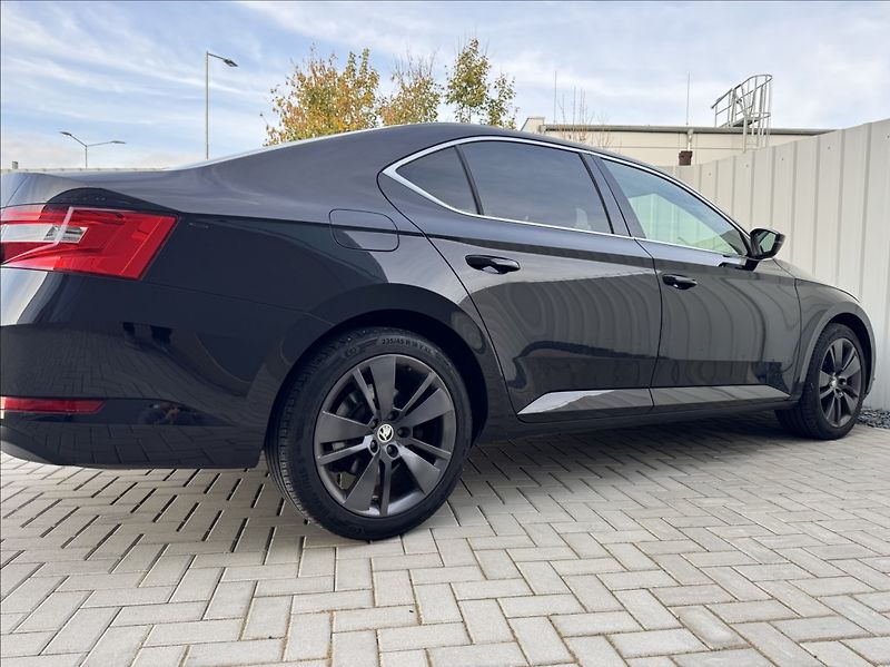 Škoda Superb 1,6 TDI Navi TZ park. kamera - fotka 17 z 50