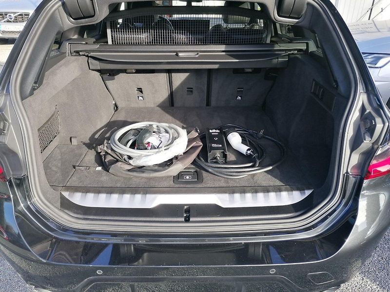 BMW Řada 3 (2023) 320e M-Sport PHEV - fotka 34 z 47