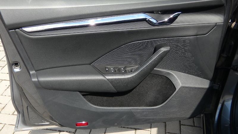 Škoda Octavia 2,0 TDI 85kW Style DSG - fotka 8 z 26
