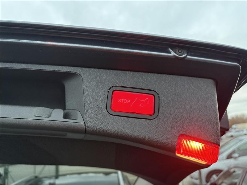 Mercedes-Benz Třídy E 2,2 200CDi 100kW,Led,Navi,Výhř - fotka 31 z 36