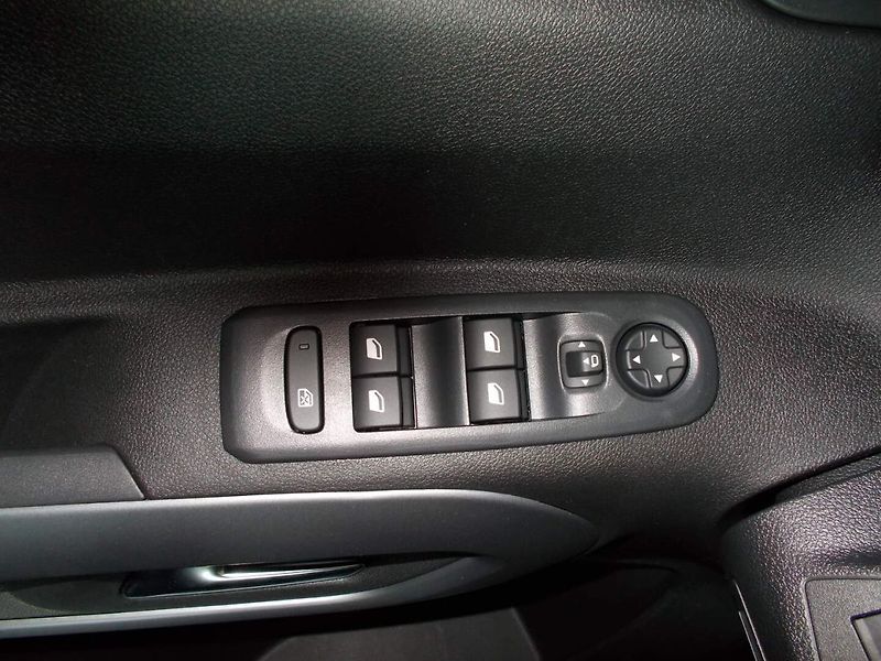 Opel Combo (2026) Elegance Plus L2H1 1.5 CDTI (9 - fotka 28 z 35