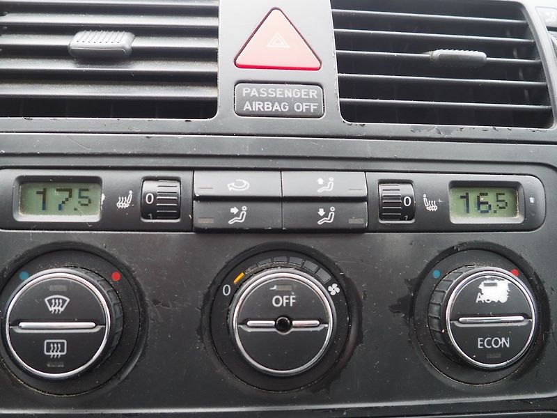 Volkswagen Touran (2003) 1.9 TDI 77 kW, DSG, Webasto - fotka 28 z 33