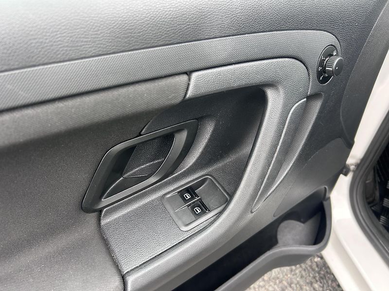 Škoda Fabia Kombi 1.2 TSI Ambiente - fotka 18 z 31