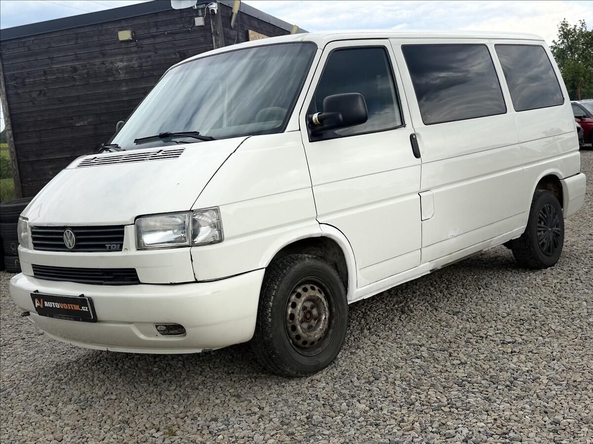 Volkswagen Transporter 2,5 TDI 9MÍST