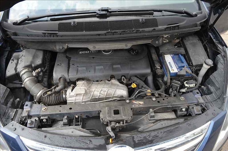 Opel Zafira (2012) TOURER 2,0 D - fotka 12 z 24