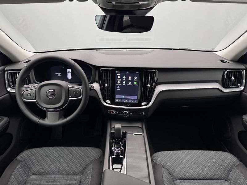 Volvo V60 (2026) B4 AUT CORE - fotka 2 z 22