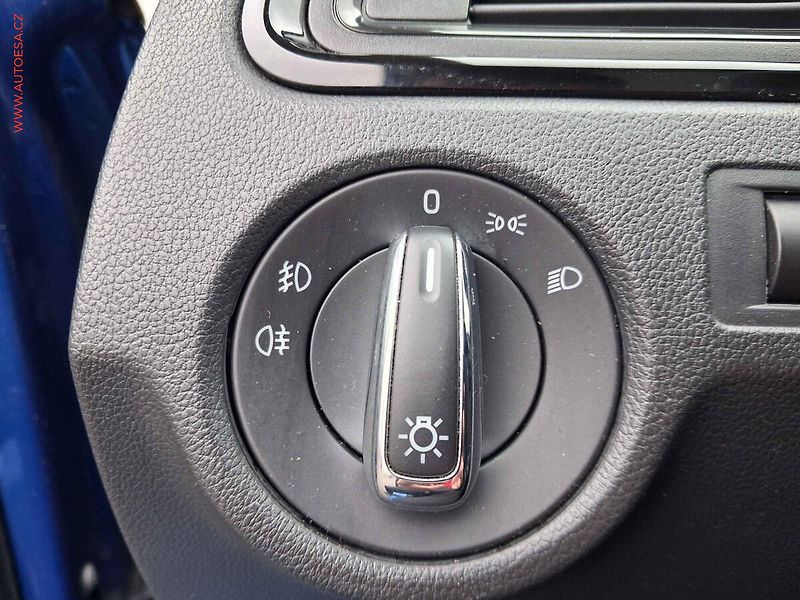 Škoda Rapid (2015) 1.2 TSi, Sport, xenon, panor - fotka 16 z 17