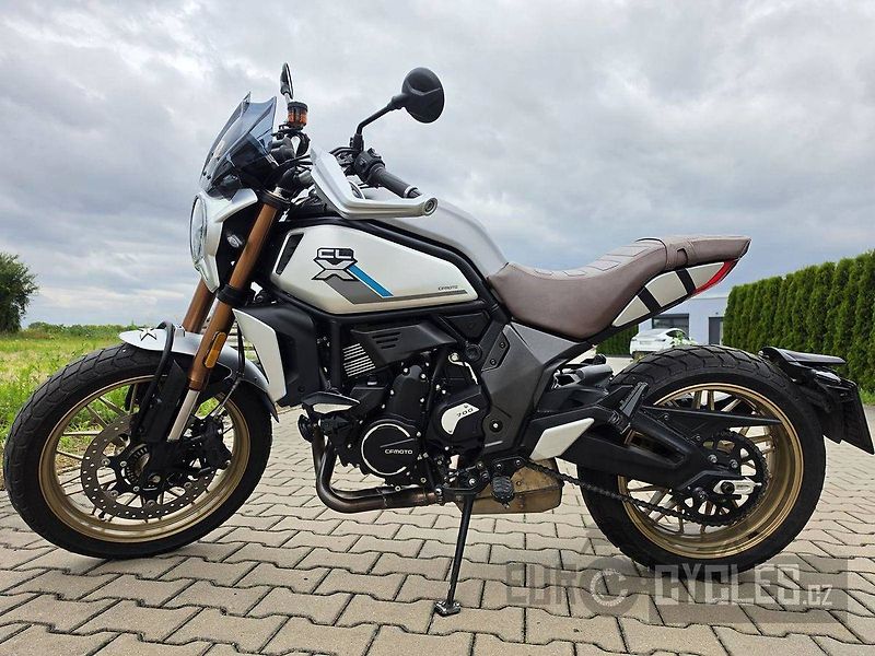 CFMOTO 700 CL-X Heritage (2022) - fotka 9 z 16