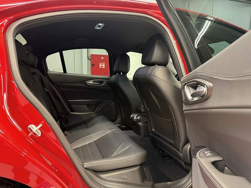 Alfa Romeo Giulia (2026) Quadrifoglio 2.9 V6 BiTurbo 52 - fotka 21 z 26