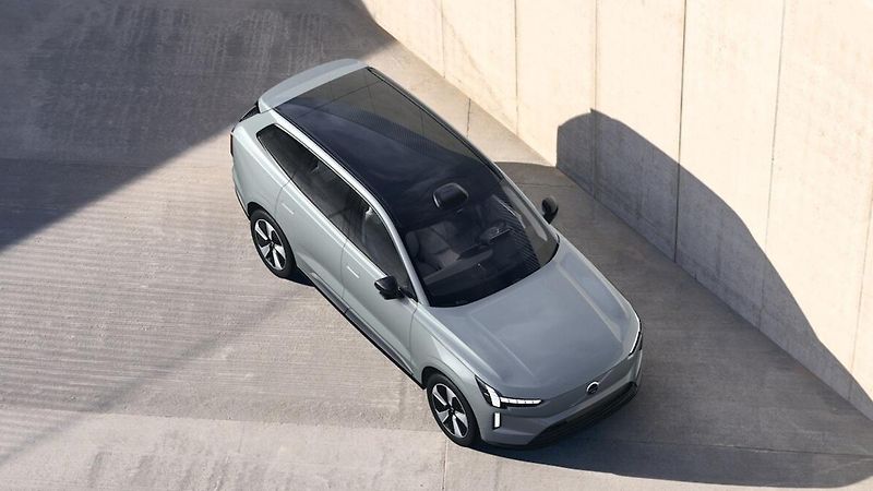 Volvo EX90 (2026) PLUS, Twin Motor, 300 kW / 408 - fotka 2 z 7