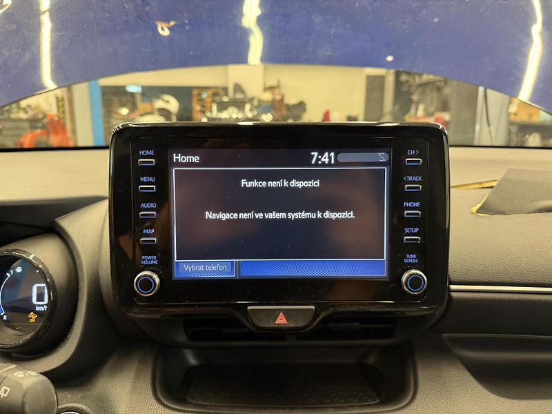 Toyota Yaris 1.5 hybrid 68 kW - fotka 13 z 21