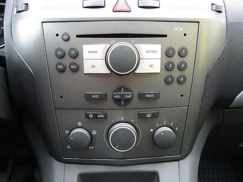 Opel Zafira (2005) 1.6 16V  7 MÍST - fotka 32 z 35