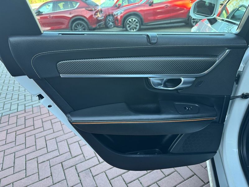 Volvo V90 (2018) 2.0D AWD Ocean Race LED - fotka 21 z 46