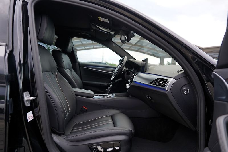 BMW Řada 5 540i xDrive/Lasery,HUD/335PS - fotka 26 z 45