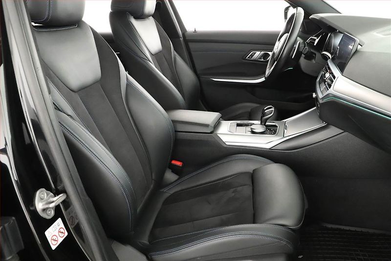BMW Řada 3 (2020) 320 d xDrive - fotka 7 z 20