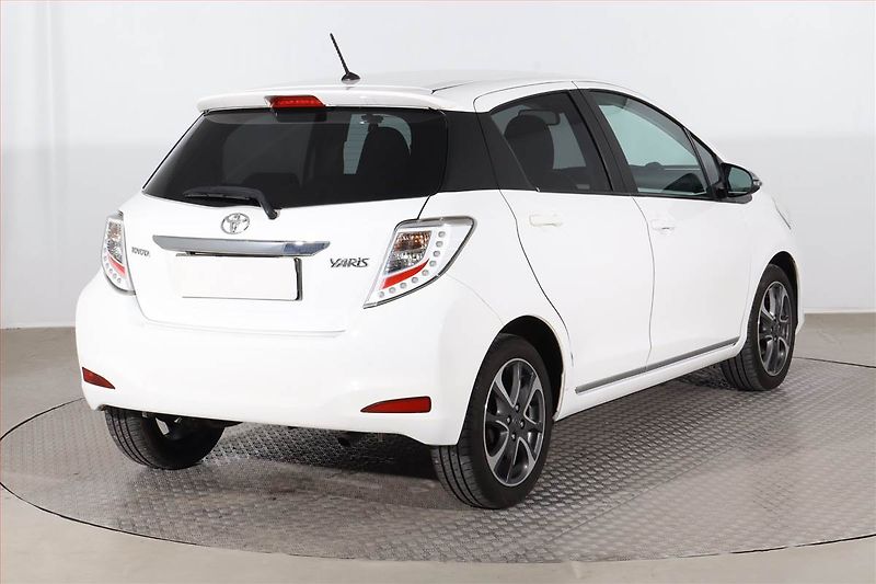 Toyota Yaris (2014) 1.33 Dual VVT-i, Tempomat - fotka 5 z 22
