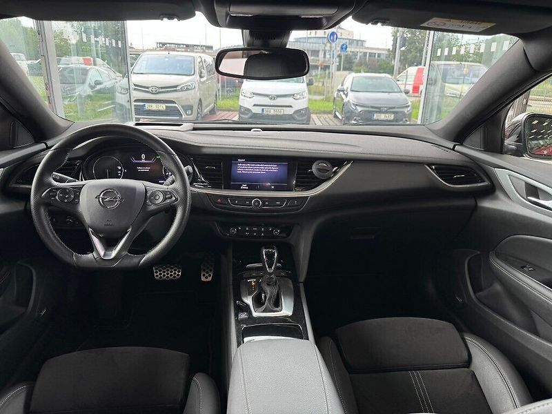 Opel Insignia 2.0T 147kW GS Ultimate AT - fotka 10 z 15