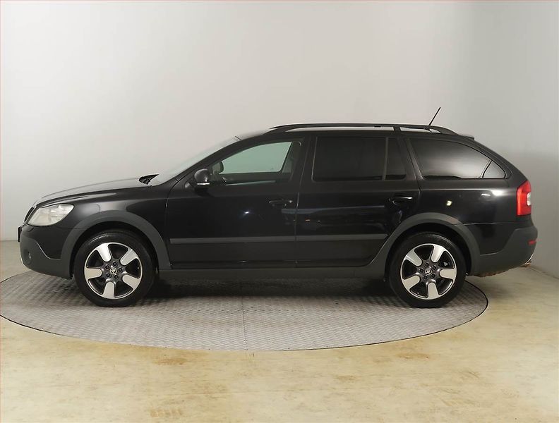 Škoda Octavia (2013) Scout 2.0 TDI, 4X4, Xenony - fotka 3 z 22
