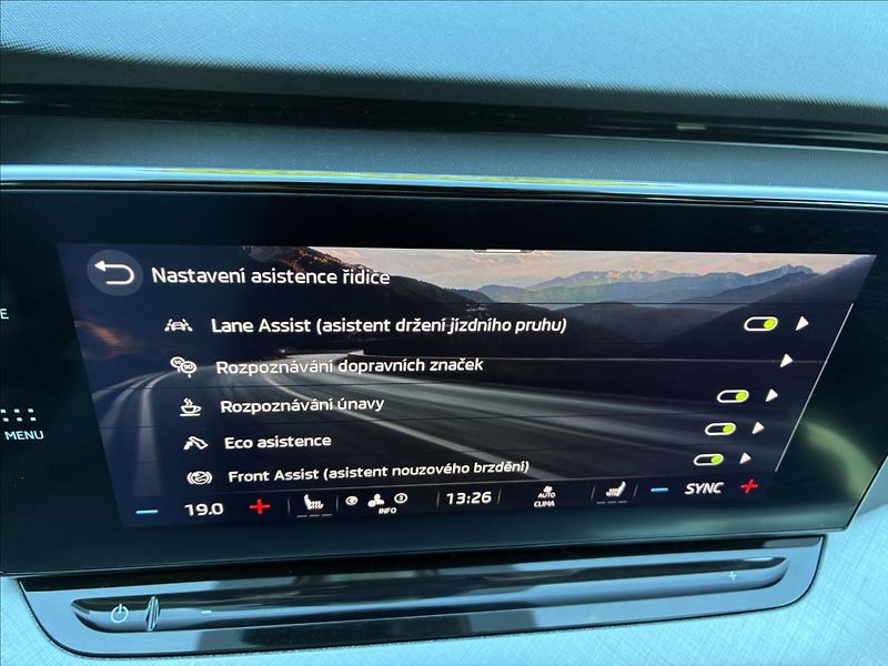 Škoda Octavia 2,0 TDI TAŽNÉ KEYLESS - fotka 21 z 31