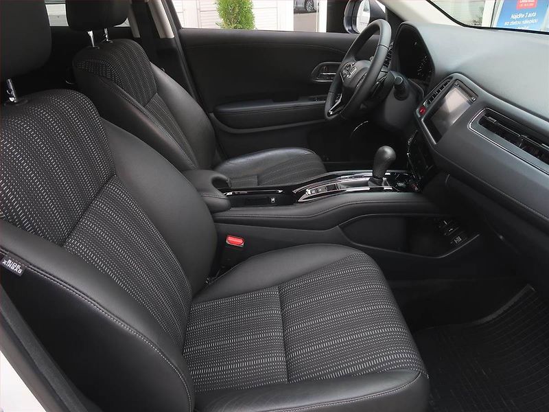 Honda HR-V (2015) 1.5 i-VTEC, Automat - fotka 9 z 15