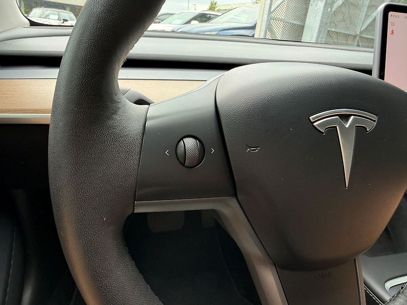 Tesla Model 3 REZERVACE - fotka 30 z 41