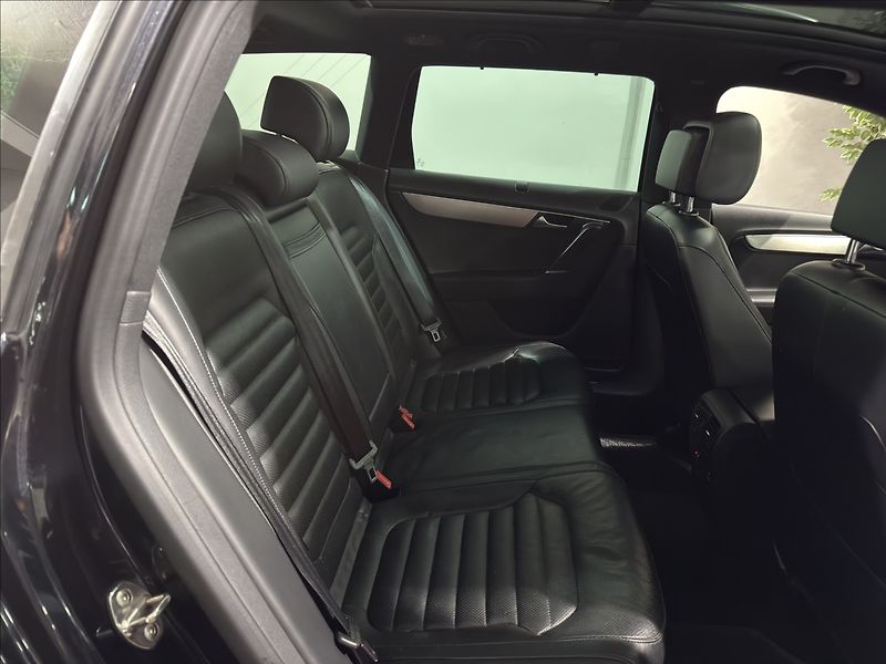 Volkswagen Passat 2,0   TDI DSG 4X4 HIGHLINE ACC - fotka 26 z 37