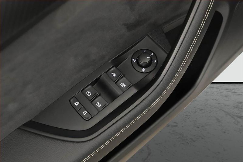 Škoda Superb (2020) Sportline iV 1.4 TSI PHEV - fotka 28 z 31
