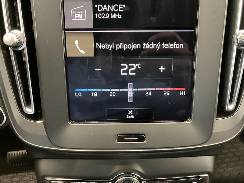 Volvo XC40 T3 FWD Kinetic AT8 - fotka 32 z 36