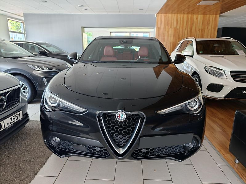 Alfa Romeo Stelvio 2,2d 154kW Q4 - fotka 2 z 38