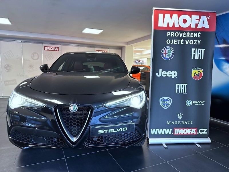 Alfa Romeo Stelvio (2019) 2.0 T 280k AT8 ZF Q4 4x4 Super - fotka 2 z 21