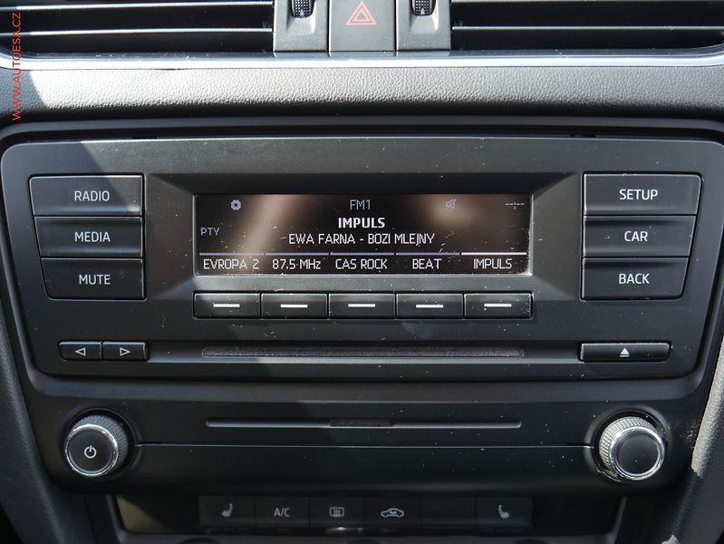 Škoda Octavia (2013) 1.6 TDI, ČR, Ambition - fotka 13 z 17