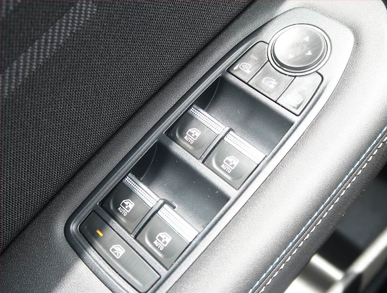 Renault Captur (2025) esprit Alpine E-Tech Full Hybr - fotka 16 z 19