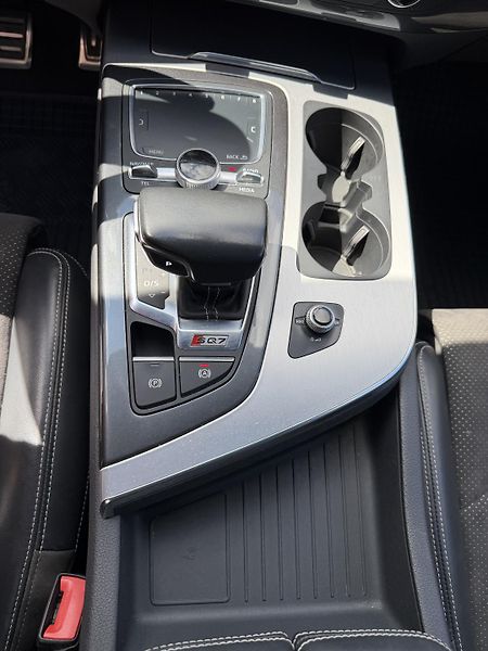 Audi SQ7 (2017) V8 4.0 TDI 320 KW (435 PS) - fotka 28 z 34