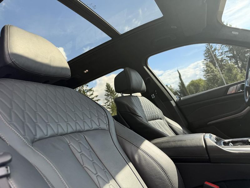 BMW X7 (2022) 40XD 250kW M-PAKET R22 CZ TOP! - fotka 35 z 48