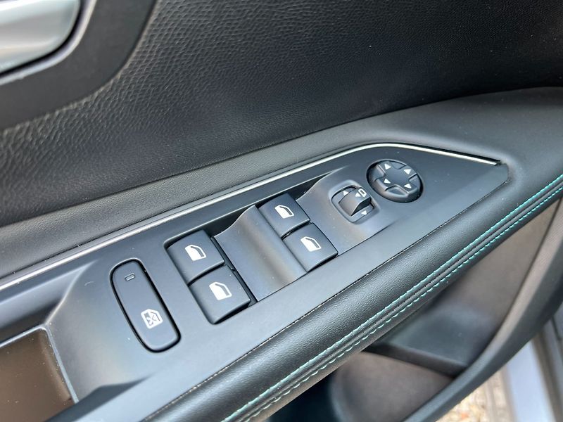 Peugeot 5008 (2021) 1.5HDi 96kW Allure+! Tažné! 7m - fotka 26 z 46