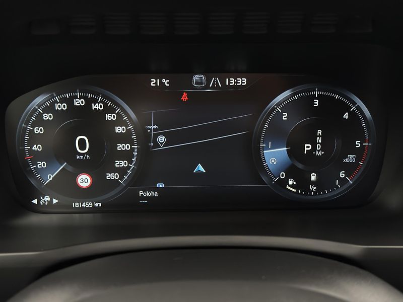 Volvo XC90 B5 AWD R-DESIGN AUT - fotka 16 z 53