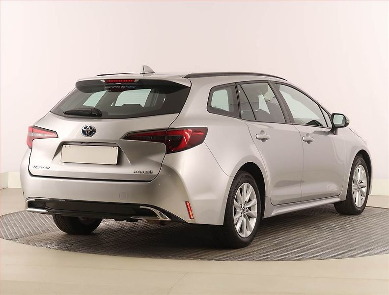 Toyota Corolla (2023) 1.8 Hybrid, digi klima - fotka 5 z 22