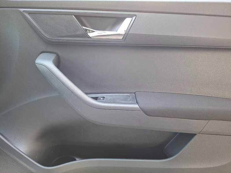 Škoda Fabia (2015) 1.2TSI 66kW -1.MAJITEL - fotka 23 z 42