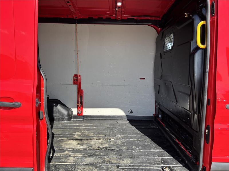 Ford Transit 2,0 EcoBlue 96kW L2 DPH - fotka 13 z 37